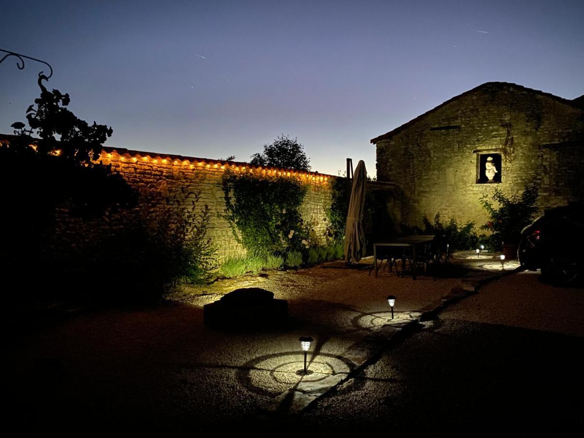 Maison Dix Tusson Bagian luar foto